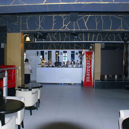 Hotel Vakhtanguri バトゥーミ エクステリア 写真