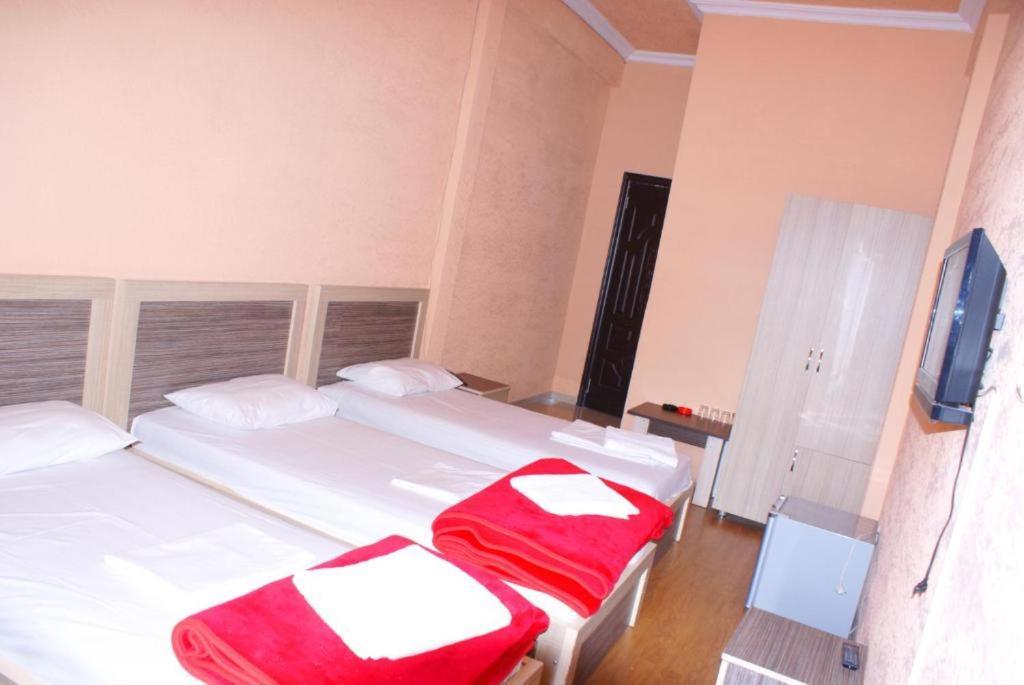 Hotel Vakhtanguri バトゥーミ エクステリア 写真