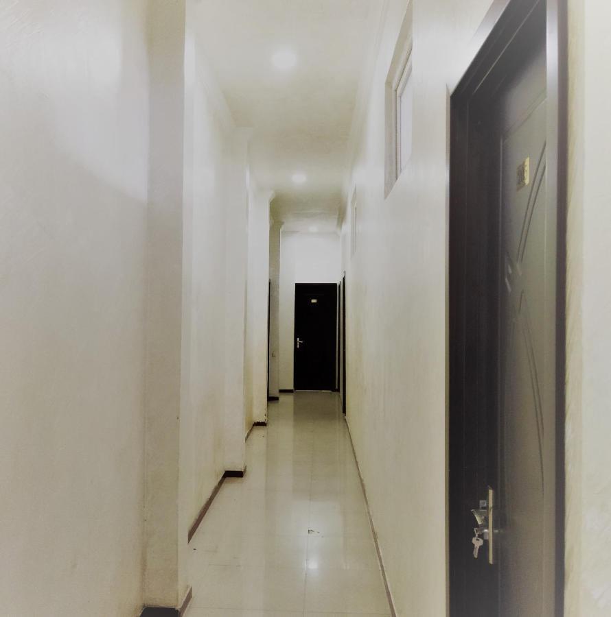 Hotel Vakhtanguri バトゥーミ エクステリア 写真