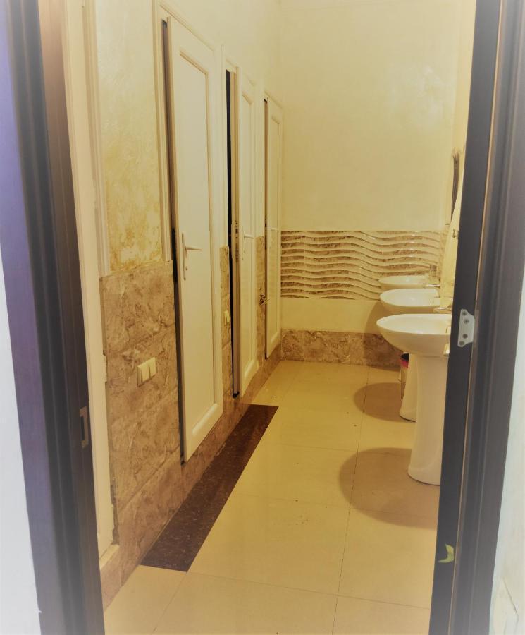 Hotel Vakhtanguri バトゥーミ エクステリア 写真