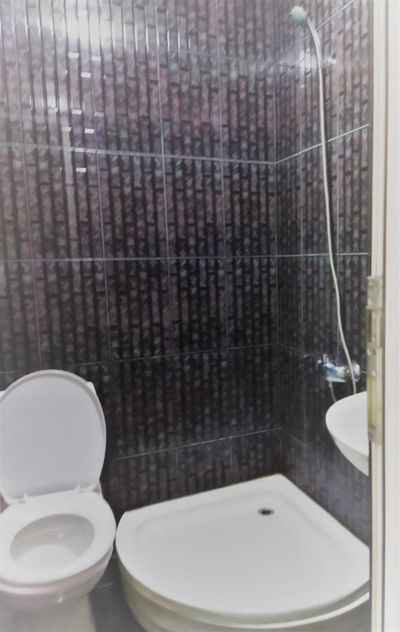 Hotel Vakhtanguri バトゥーミ エクステリア 写真