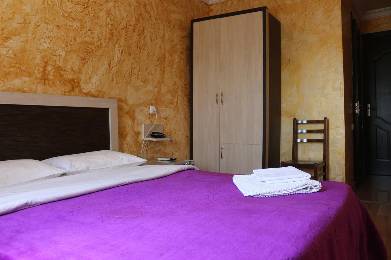 Hotel Vakhtanguri バトゥーミ エクステリア 写真